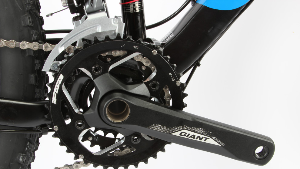 <p>Triple chainrings may be out of vogue but they extract a wide gear range from the nin-speed rear cassette.</p>